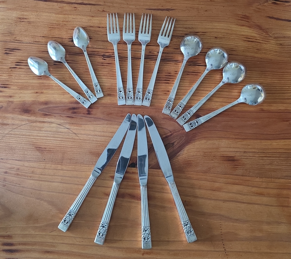 Ornate Handle silver plated Flatware Set - Silver